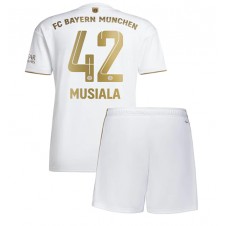 Bayern Munich Jamal Musiala #42 Bortaställ Barn 2022-23 Korta ärmar (+ Korta byxor)